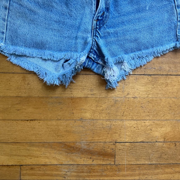 Vintage Levi’s Frayed Shorts ☄️ - Picture 9 of 11